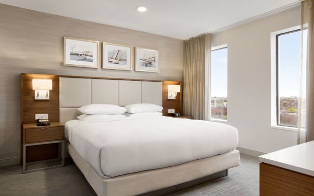 DoubleTree Suites by Hilton Hotel Boston - Cambridge