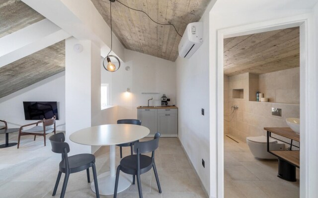 Amazing Home in Blato with Hot Tub, WiFi & 5 Bedrooms