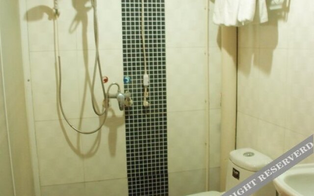 Xinjushan Business Hotel