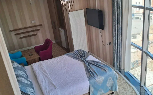 Crystall Hotel
