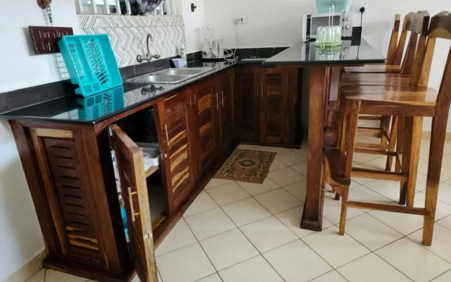 Lux Suites Diani Airstrip Villas