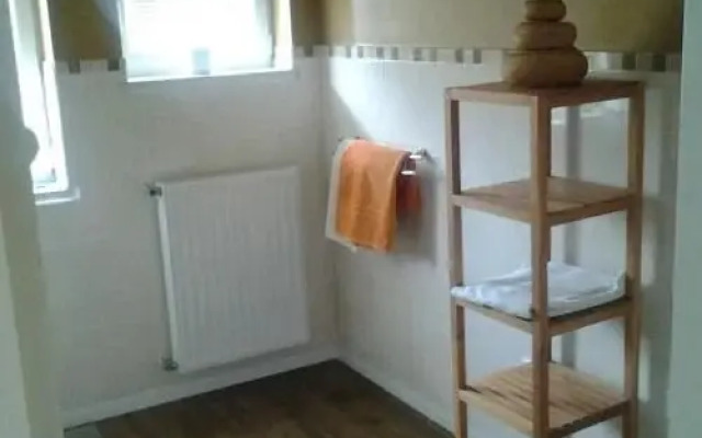 Topaz Guest Rooms & Apartments