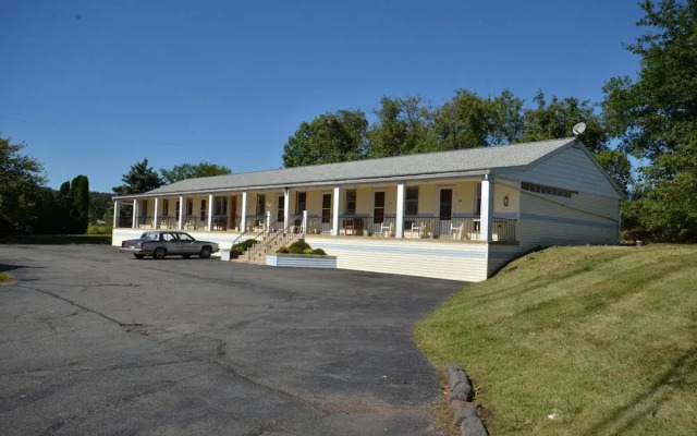 Budget Host Mel-Dor Motel