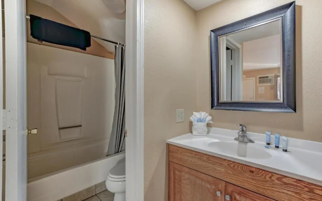 Shasta Pines Motel & Suites