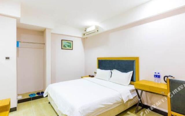 Jinlizhou Hotel (Gongbei Port Light Rail Station)