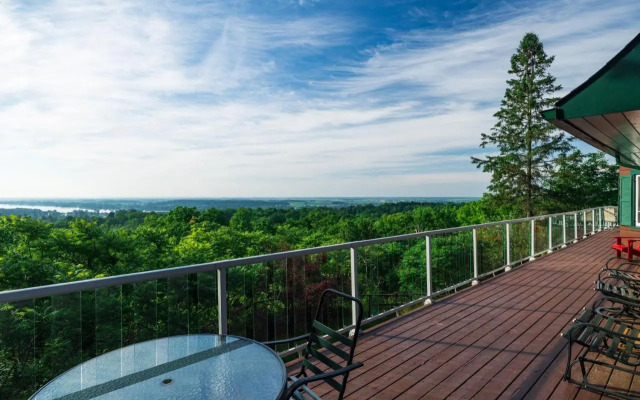 Far Horizons Luxury Vacation Home