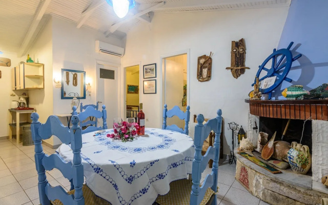 The Blue House Seaside Retreat - Fully Equipped