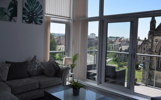 The Paisley Penthouse - Stunning View of the Abbey