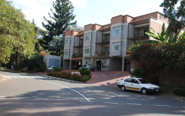 Room in Apartment - This Wonderful Senior Suite Offers a Great Experience