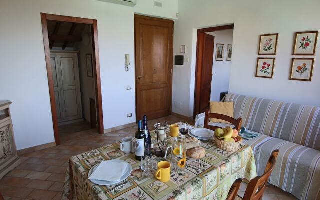 Quaint Farmhouse in Trevi With Swimming Pool