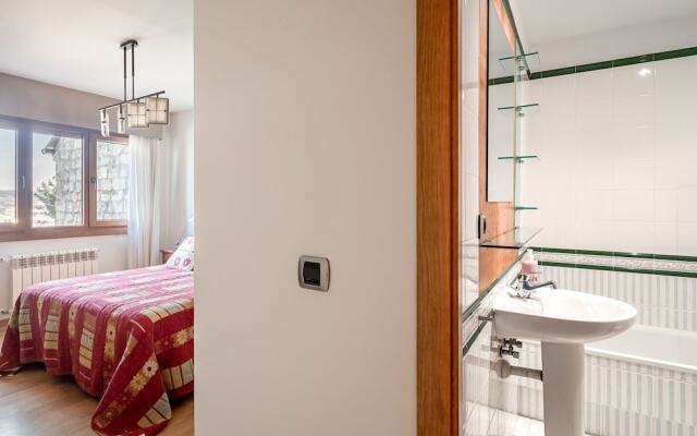 Classy Holiday Home With Swimming Pool, Garden, Bbq, Parking