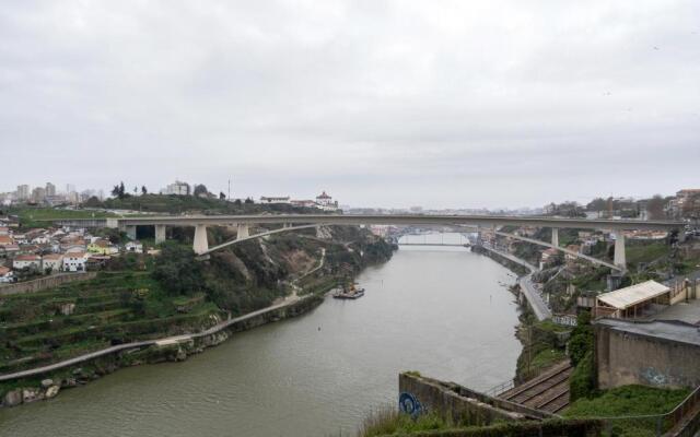 Trendy Flats - Instaworthy River View by Host Wise