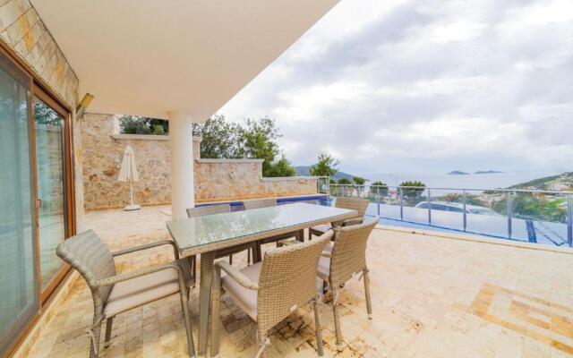 Gorgeous Sea View Flat With Pool in Antalya Kalkan