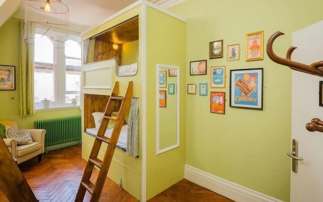 Mrs Potts Backpackers