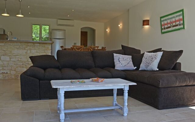 Cozy Villa in Saint-privat-de-champclos With Private Pool