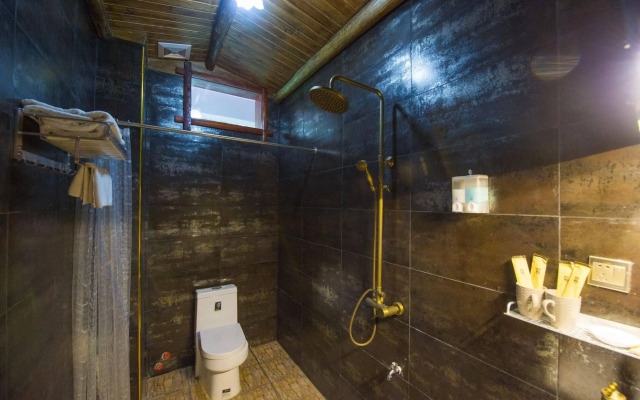 Yangshuo Scenic Mountain Retreat