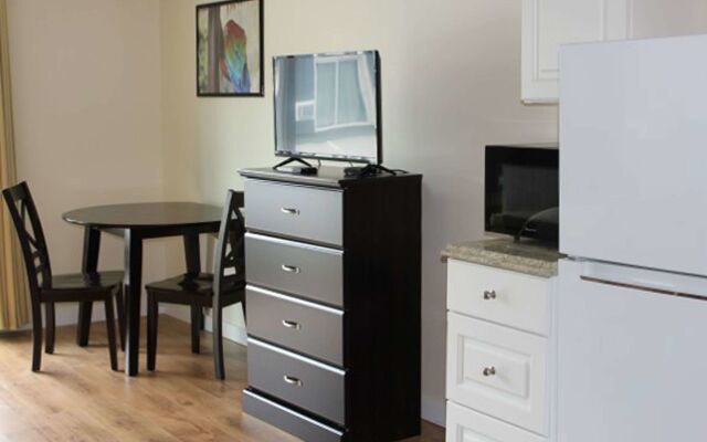 Colonial Inn Ellsworth