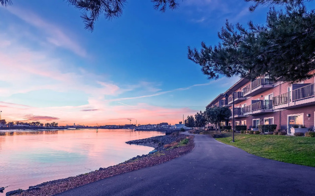 Executive Inn & Suites Embarcadero Cove