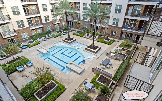 Modern 2BR Apartment Downtown Location