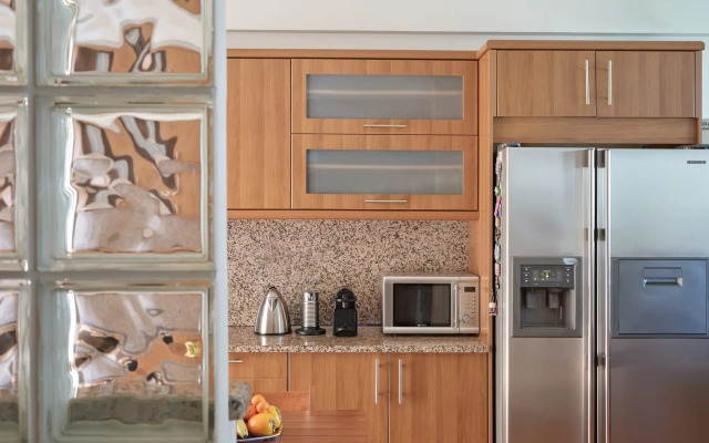 Evi's Voula Home