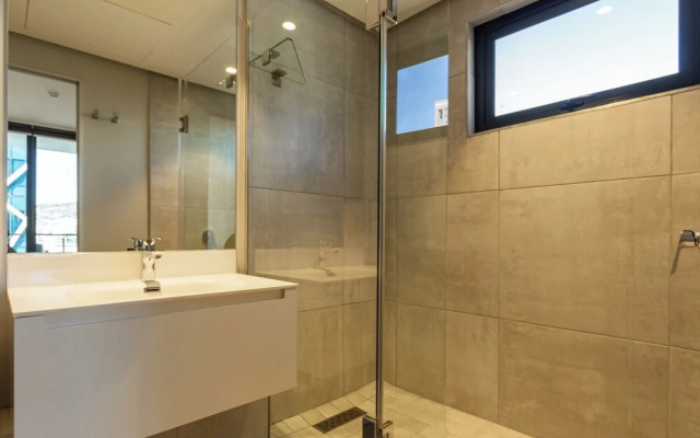 16 On Bree Executive Apartment