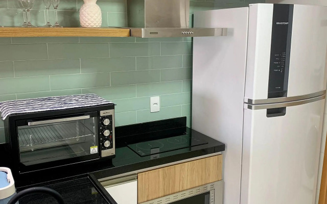 Apartamento alto padrão em condomínio pé na areia