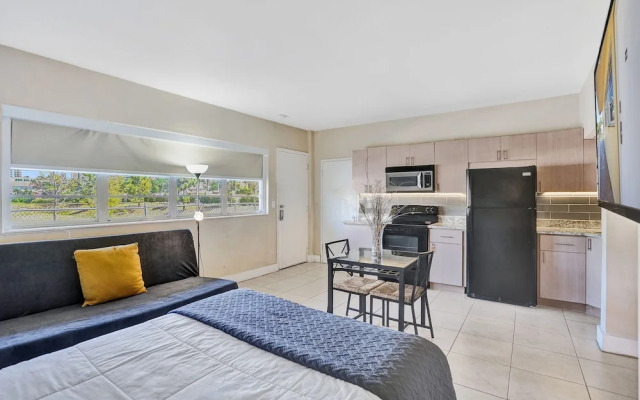 Gorgeous River-view Apartment Hallandale Beach :)