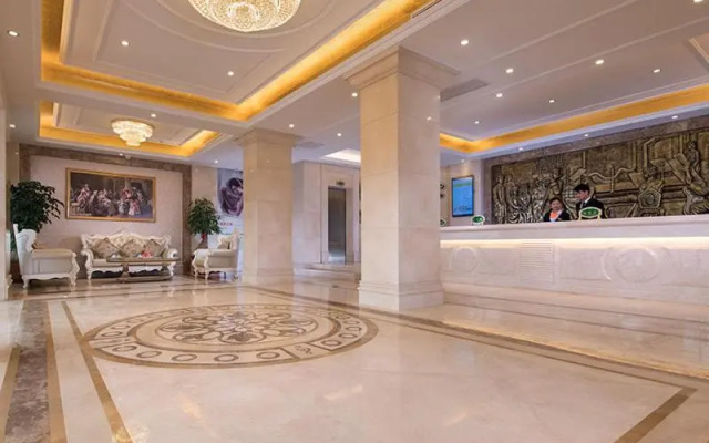 Vienna Hotel (Jieyang Rongcheng Jinxian Gate Tower)