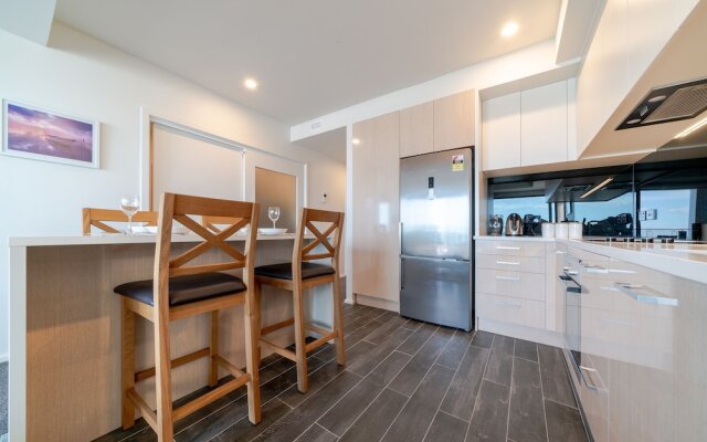 Cbd Brand New Modern Seaview Apt