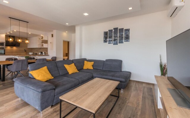 Stunning Apartment in Turanj With Wifi and 2 Bedrooms