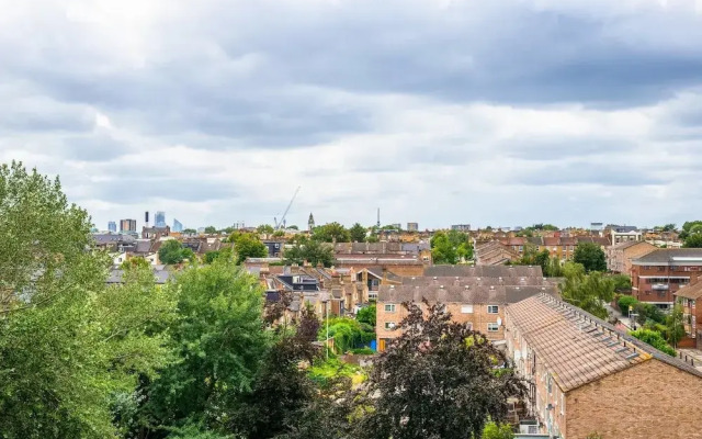 Amazing 2 Bedroom Flat in East London, Fits 5
