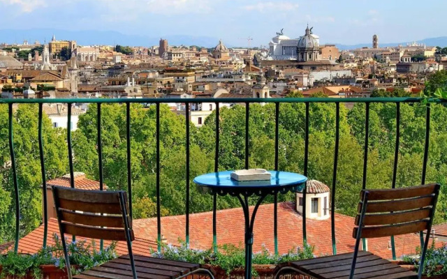 Sant Onofrio Terrace Apartment