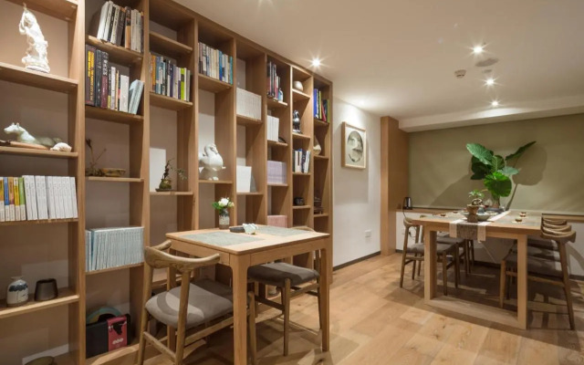 Bai Yun Qing She Boutique