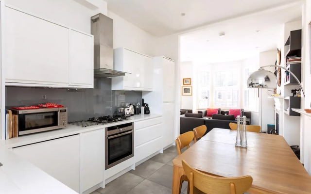 Spacious Apartment Near Portobello Road