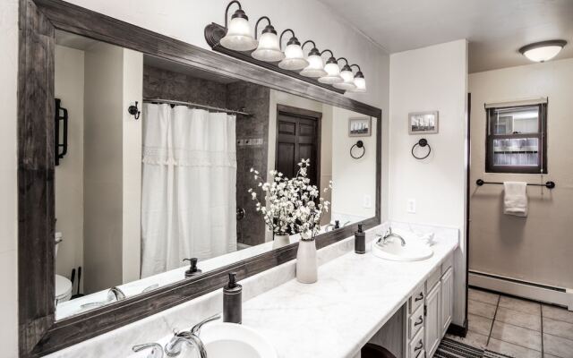 Rustic Pines Retreat