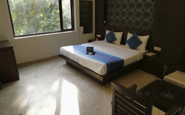 FabHotel Karol Bagh Main Market
