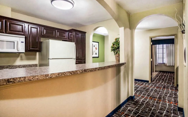 Comfort Suites East / I-44
