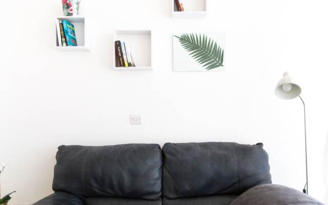 Finikoudes Seaview Beach Apartment