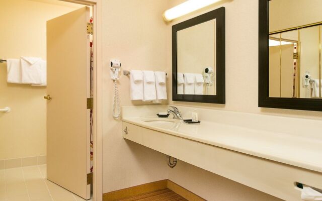 Courtyard Kansas City East/Blue Springs