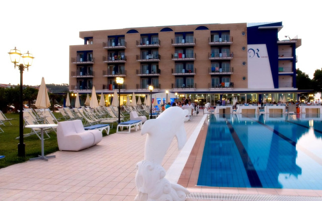 Roses Hotel