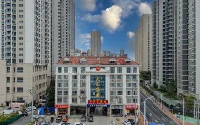 Langting Holiday Hotel (Hefei High-speed Railway South Station Gong Street)
