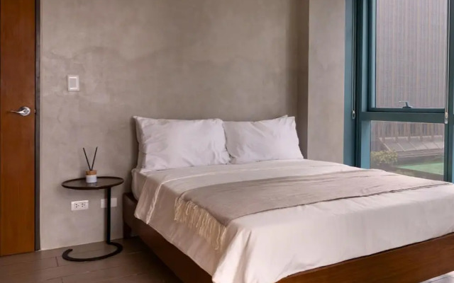 Luxury 2BR in Uptown Bgc, Free Pool use