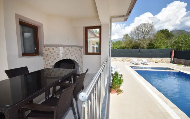 Villa Hoca by Helaltatilvillari