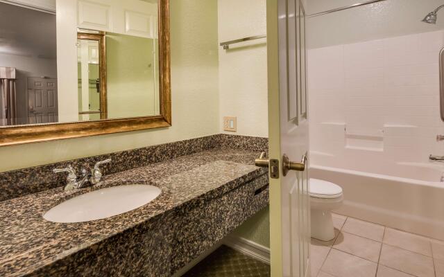 Best Western Plus Bayshore Inn