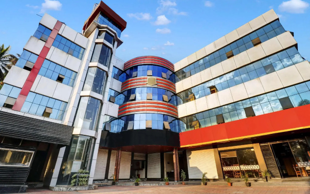 West Gate Inn & Suites By OYO Rooms
