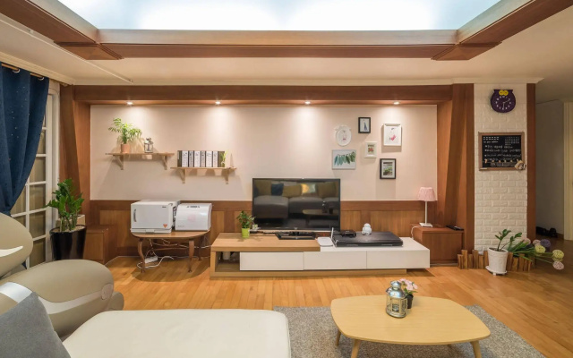 Beauty in Guesthouse (Female Only)