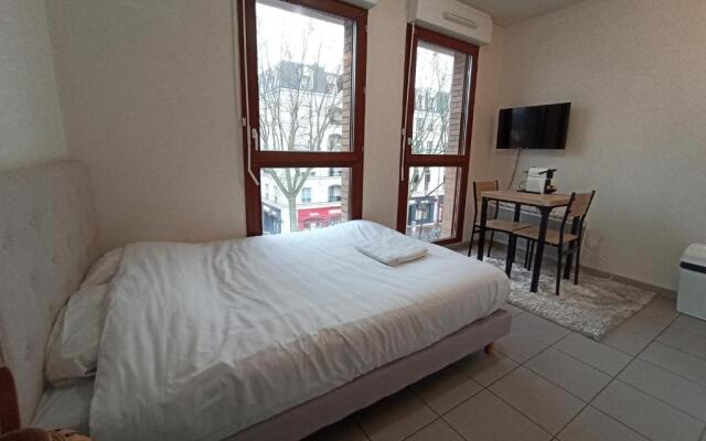 Joli studio récent, plein centre de Chaville