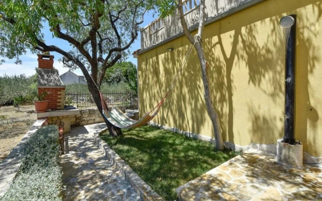 Niksi - With Pool - H