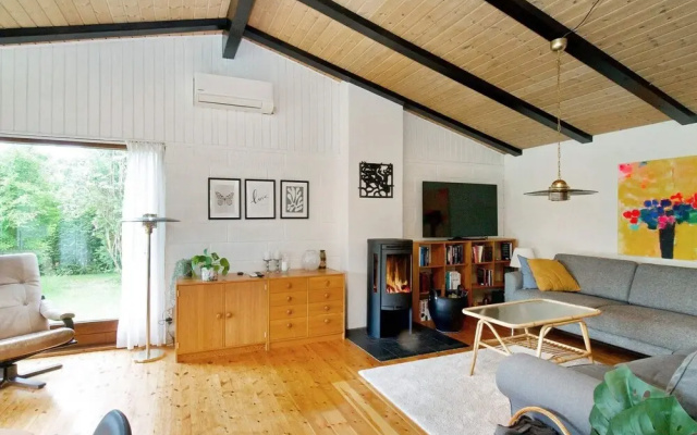 6 Person Holiday Home in Dronningmolle