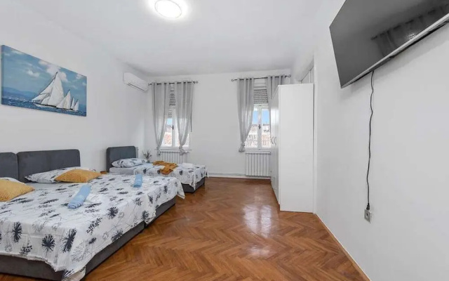 La Guardia apartments